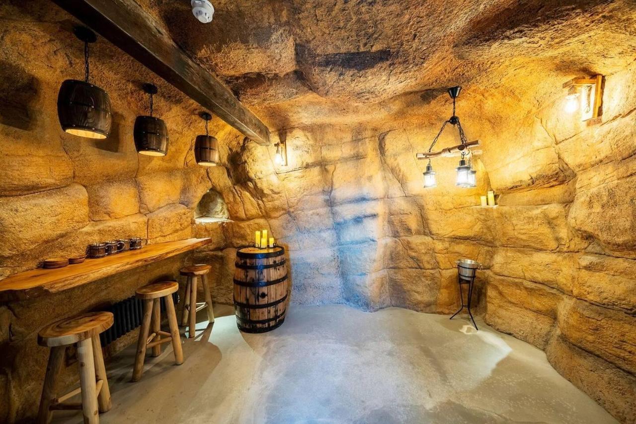 Clwyd Gate Manor Pool Sauna Hottub Cave Wales Ruthin Exterior photo